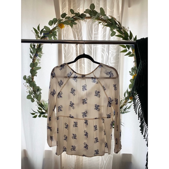 White, long sleeve top. - Picture 2 of 3